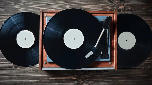 Vinyl Player Plates Wooden Table Entertainment 70S Listen Music Top — Stock Photo, Image