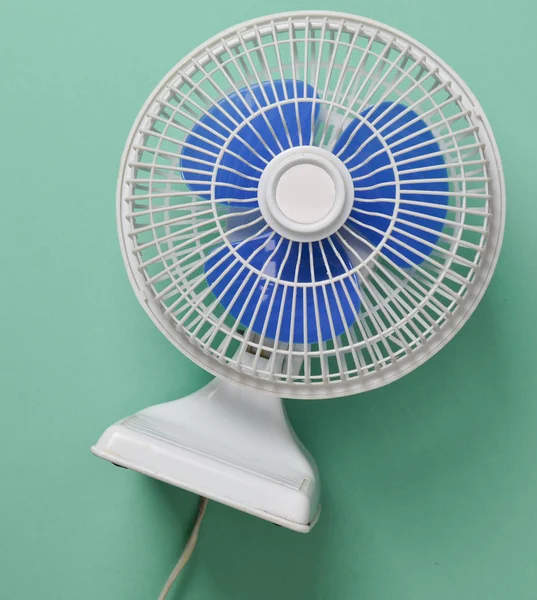 Mini Ventilador Casero Sobre Fondo Pastel Menta Salvación Del Calor —  Fotos de Stock