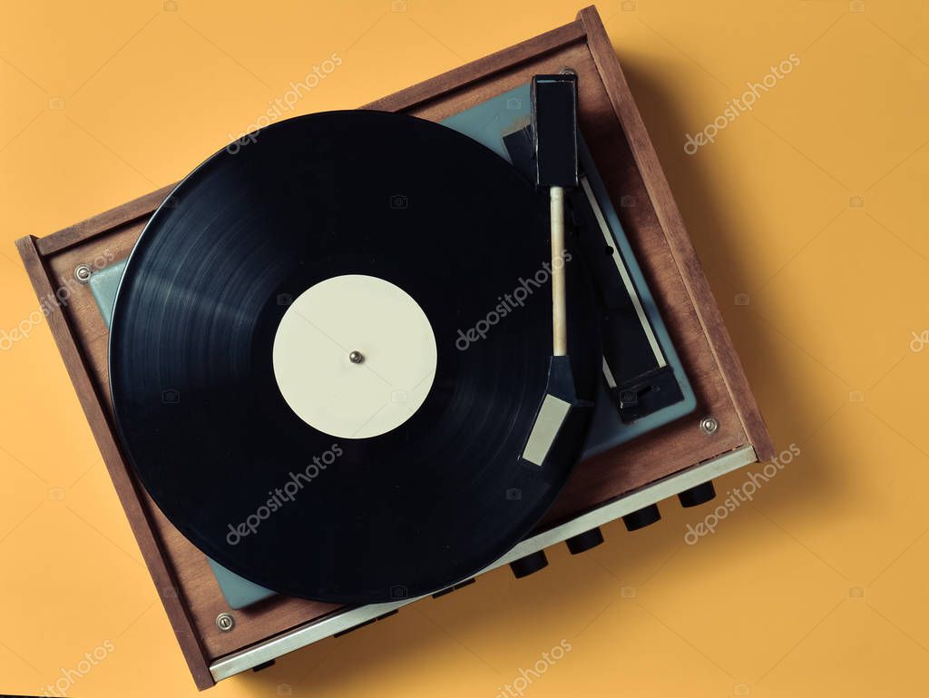 Fotos de Giradiscos Vinilo Vintage Con Placa Vinilo Sobre Fondo