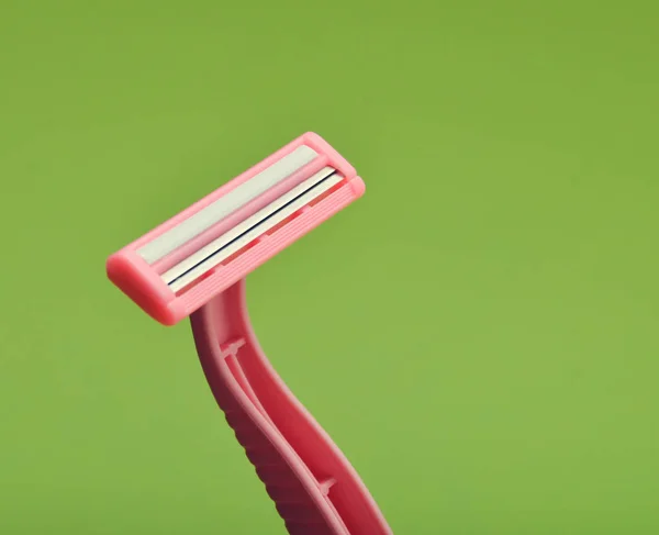 Pink Disposable Razor Depilation Green Background — Stock Photo, Image