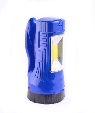 Beyaz adam izole mavi el feneri