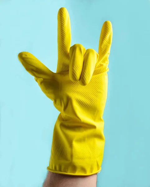 Рука Жовтих Гумових Рукавичках Показує Кам Яний Ріг Два Пальці — стокове фото