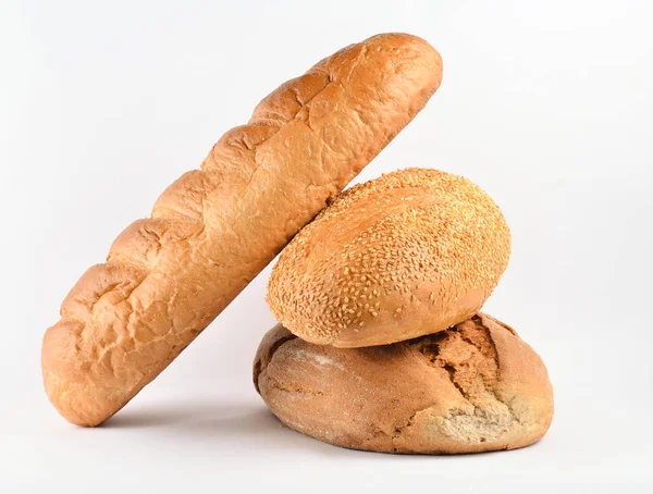 在白色背景查出的面包面包 — 图库照片