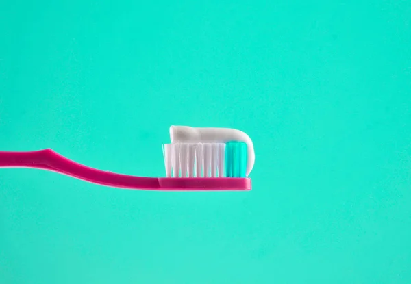 Pasta Dentes Uma Escova Dentes Rosa Close Fundo Luz Cor — Fotografia de Stock