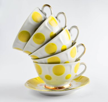 Antika seramik bardak beyaz bir adam üzerinde bir daire üzerinde bir yığın