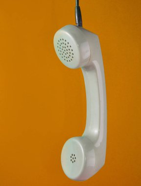 Retro yakışıklı yeşil nane pastel arka plan üzerinde. Minimalist tren