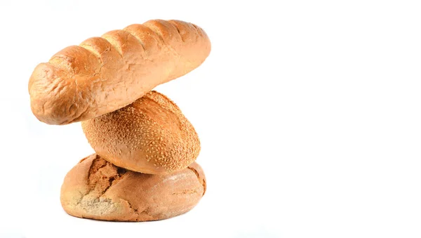 Στοίβα Από Σίκαλη Σιτάρι Καρβέλια Ψωμί Απομονωμένη Της Πεντηκοστής — Φωτογραφία Αρχείου