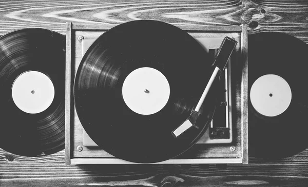 Přehrávač Vinylových Desek Dřevěný Stůl Zábava 70S Poslouchejte Hudbu Pohled — Stock fotografie