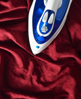 Demir Ütü kırmızı ipek kumaş, üst için vie