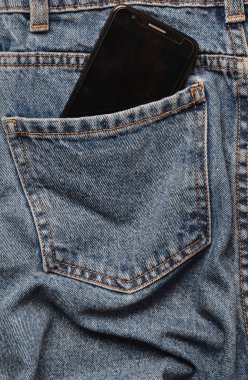 Buruşuk jean arka cebinde Smartphone