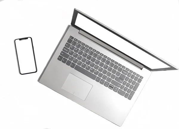 Laptop Telefon Bez Ramki Białym Tle Nowoczesnych Gadżetów Technologicznych Białe — Zdjęcie stockowe