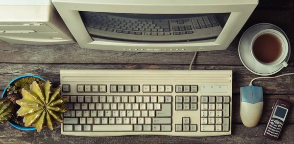 Retro Stationary Computer Rustic Wooden Desk Vintage Workspace Monitor Keyboard — Stock Photo, Image