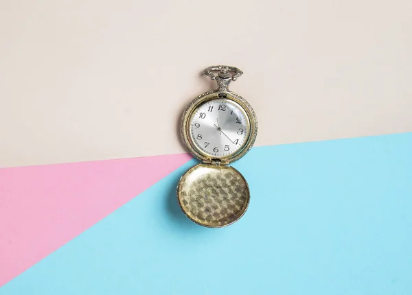 Vintage Montre Poche Sur Fond Pastel Coloré Vue Dessus Minimalis — Photo