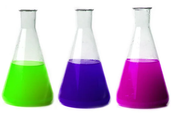 Τρία Ποτήρια Εργαστήριο Χρωματιστό Υγρό Που Απομονώνονται Λευκό Backgroun — Φωτογραφία Αρχείου