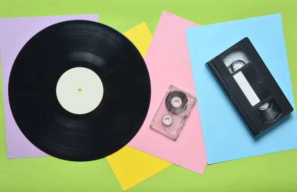 Grabación Vinilo Casete Audio Casete Vídeo Sobre Fondo Papel Multicolor —  Fotos de Stock