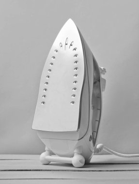 Pembe bir adam üzerinde demir