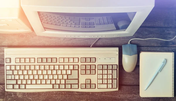 Retro Stationary Computer Rustic Wooden Desk Vintage Workspace Monitor Keyboard — Stock Photo, Image