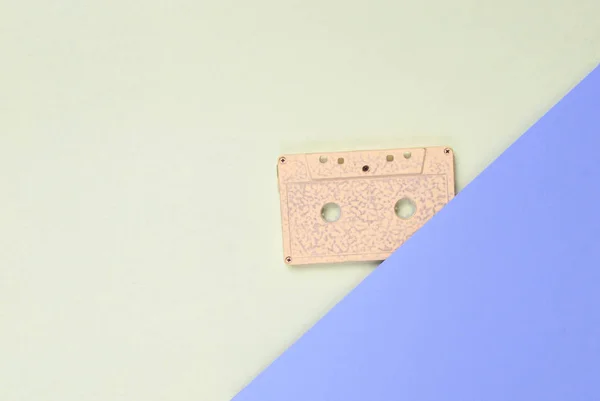 Cassette Audio Sobre Fondo Papel Color Tecnología Medios Retro Años — Foto de Stock