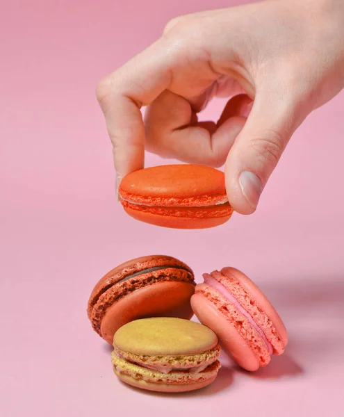 Female Hand Lowers Yellow Macaroons Cookies Many Macaroons Pink Pastel — Stock Photo, Image