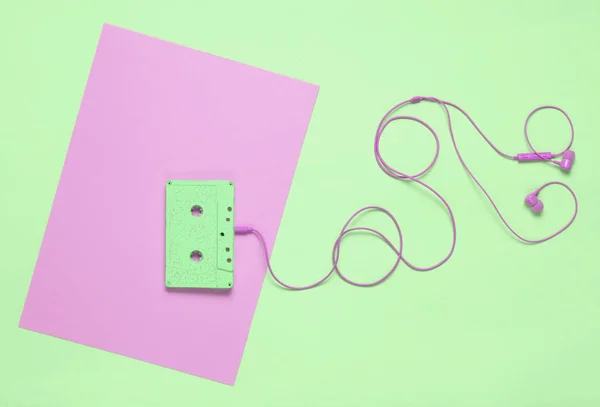 Cassette Audio Écouteurs Sur Fond Bleu Pastel Rose Concept Musical — Photo