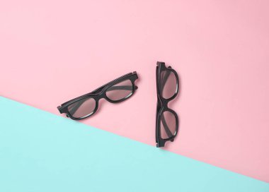Pastel pembe mavi arka plan üzerinde 3d gözlük iki çift. Üstten Görünüm. Minimalis