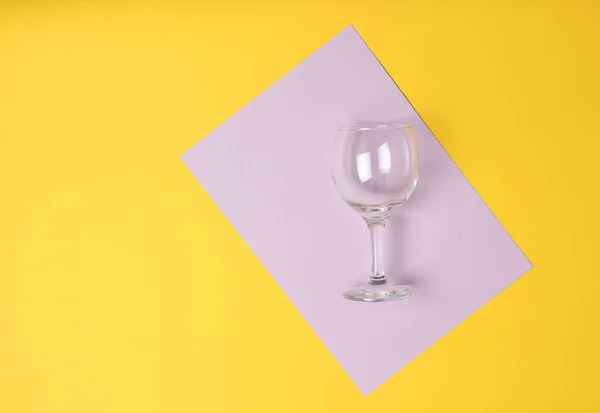 Vaso Vino Vacío Sobre Fondo Pastel Colores Vista Superior Mínimos — Foto de Stock