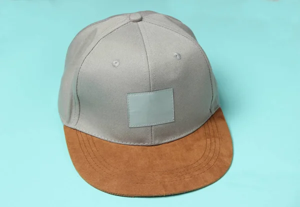 Rapero Hombre Gorra Azul Pastel Backgroun — Foto de Stock