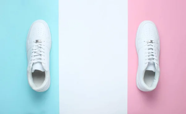 Zapatillas Blancas Moda Sobre Fondo Pastel Colores Minimalismo Vista Superior — Foto de Stock