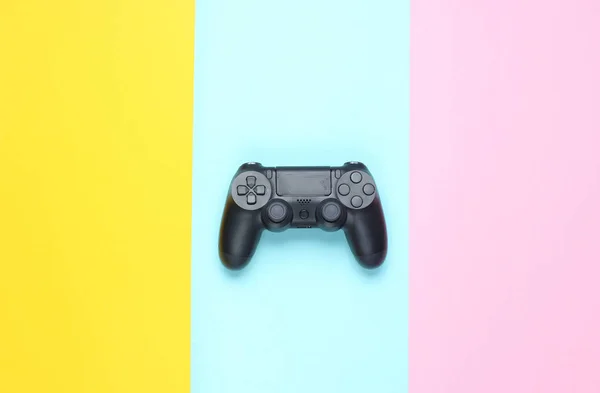 Gamepads Auf Einem Farbigen Papierhintergrund Ansicht Von Oben Minimalismus — Stockfoto