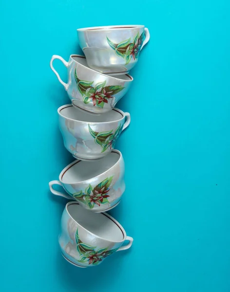 Retro Ceramic Stack Cups Blue Background Top View — Stock Photo, Image