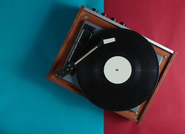 Retro Tocadiscos Vinilo Sobre Fondo Rojo Azul Vista Superior — Foto de Stock