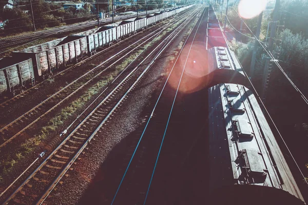 Ferroviária Industrial Com Vagões Carga Pôr Sol Tonificação Hipster — Fotografia de Stock