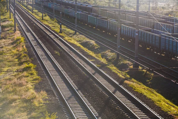 Industriële Spoorwegen Met Vrachtwagens Bij Zonsondergang Hipster Toning — Stockfoto