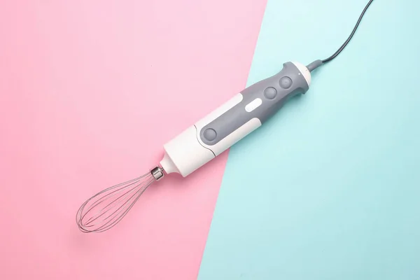 Electric Hand Blender Whisk Blue Pink Background Top View Minimalis — Stock Photo, Image
