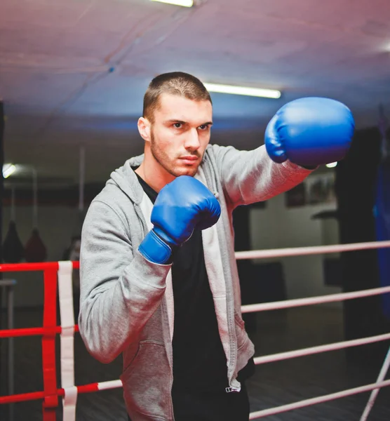 Sportovní Boxerský Boxování Ringu Tělocvičně Proces Výcviku Boxera Sám Ringu — Stock fotografie