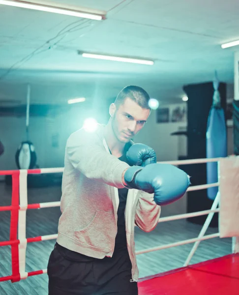 Män Boxare Gör Skugga Boxning Inne Boxningsring Gymmet Boxare Öva — Stockfoto