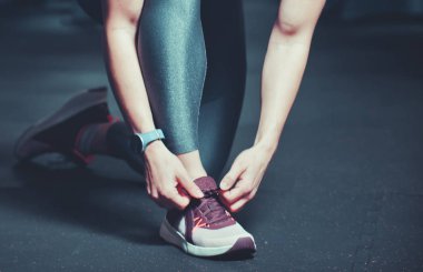 Yakın spor ayakkabı ayakkabı ayakkabı bağcık bağlama indoo