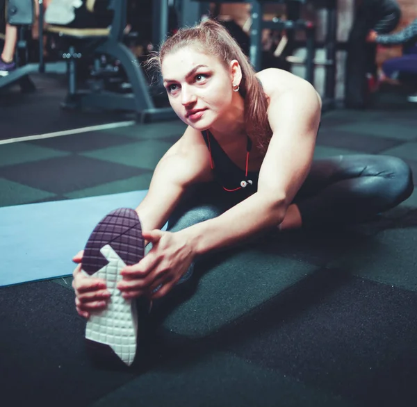 Training Sport Concept Vrouw Stretching Been Sportschool — Stockfoto