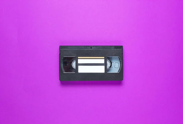 Pop Culture Retro Attributen 80S Video Cassette Paarse Achtergrond Top — Stockfoto