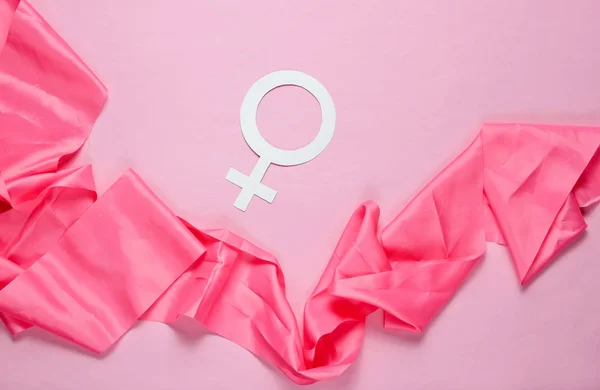 Θηλυκό Σύμβολο Φύλου Μεταξωτή Κορδέλα Παστέλ Ροζ Φόντο Μινιμαλισμό Κορυφαία — Φωτογραφία Αρχείου