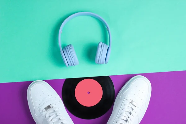 Minimalizm Müzik Aşığı Retro Tarzı Pop Kültürü Kablosuz Kulaklıklar Beyaz — Stok fotoğraf