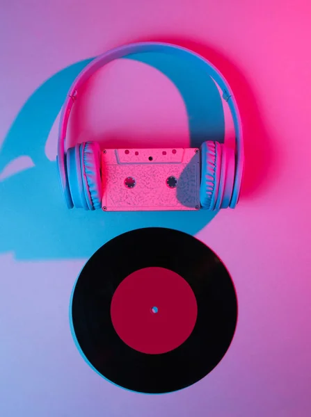 Sluchátka Zvukovou Kazetou Vinylová Deska Léta Retro Vlna Modré Růžové — Stock fotografie