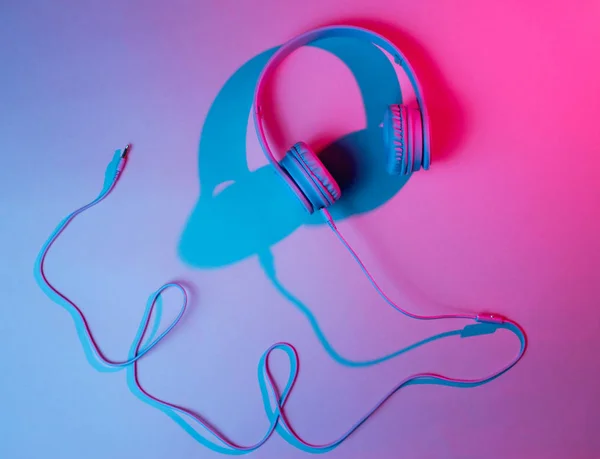 Casque Avec Câble Onde Rétro Néon Bleu Rouge Ultraviolet Vue — Photo