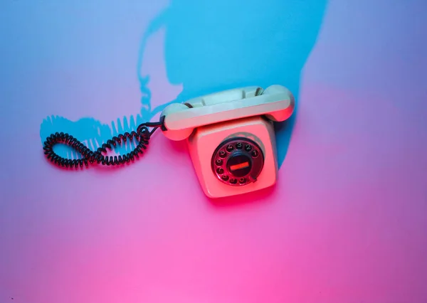 Telefone Giratório Vintage Onda Retrô Luz Néon Azul Rosa Ultravioleta — Fotografia de Stock