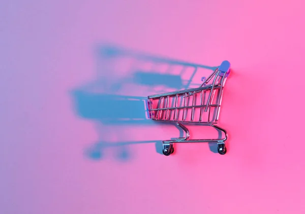 Játék Bevásárlókocsi Neon Rózsaszín Kék Fény Retro Stílusú Évek Minimalizmus — Stock Fotó
