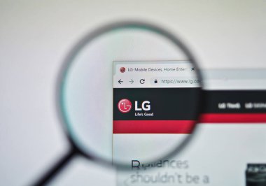 Ukrayna, Odessa - 25 Nisan 2019: Büyüteç üzerinden Lg web sitesi logosu