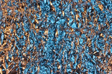 Buruşmuş folyonun dokusu ve neon mavi turuncu ışık.