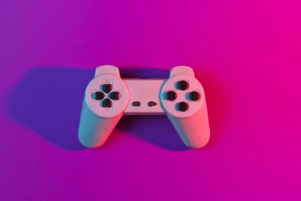 Retro Gempad Neon Rózsaszín Fényben Minimalizmus Felülnézet — Stock Fotó