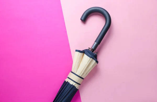 Paraplu Handvat Haak Twee Ton Roze Achtergrond Bovenaanzicht Minimalisme — Stockfoto