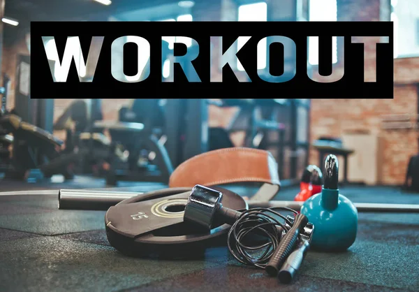 Inscriptie Woord Workout Gedemonteerde Lange Halter Medicijnbal Kettlebell Halter Springtouw — Stockfoto